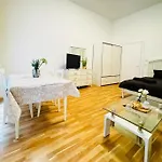 Comfortable Studio Apt, 15 Minutes To Rathausplatz
