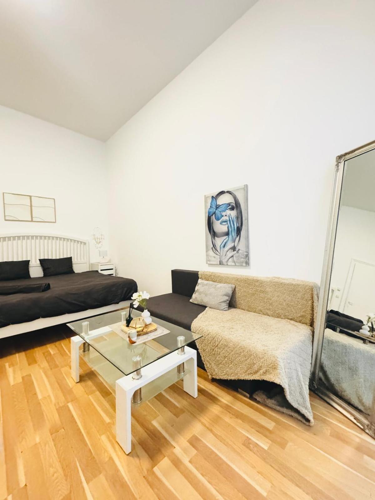 Apartment Comfortable Apt, 15 Minutes To Rathausplatz *