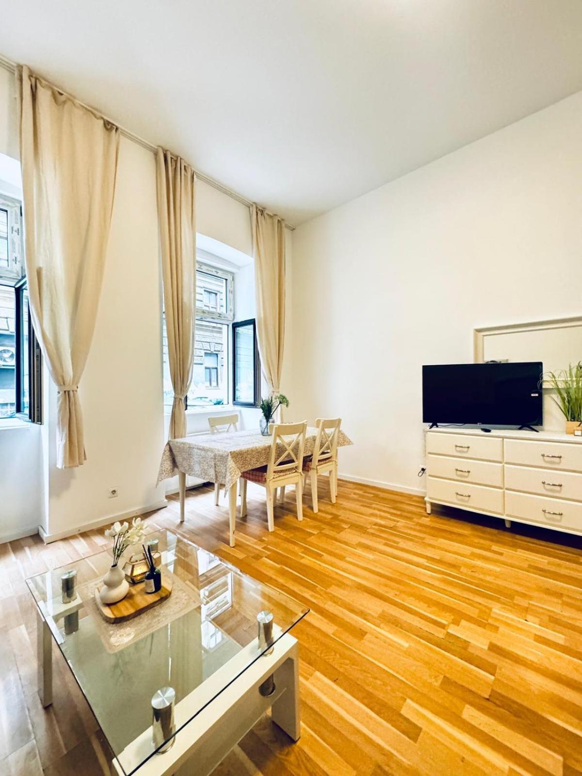 Comfortable Apt, 15 Minutes To Rathausplatz Apartment