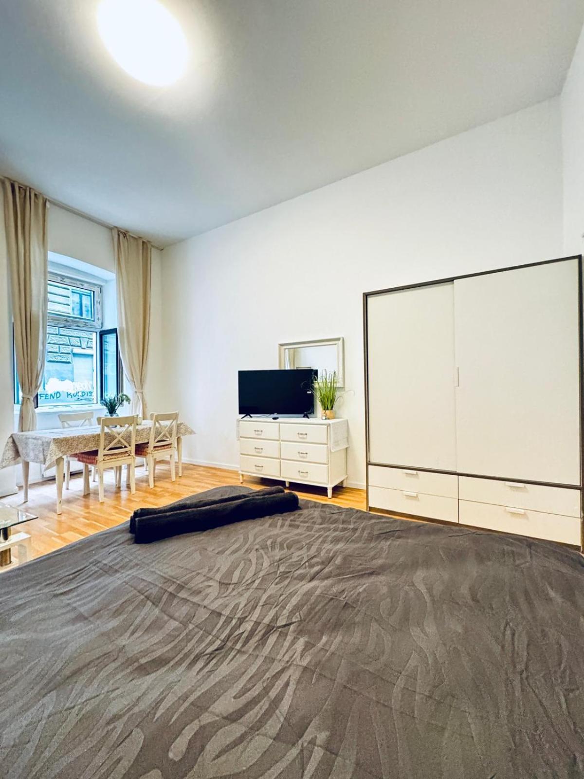Apartment Comfortable Apt, 15 Minutes To Rathausplatz