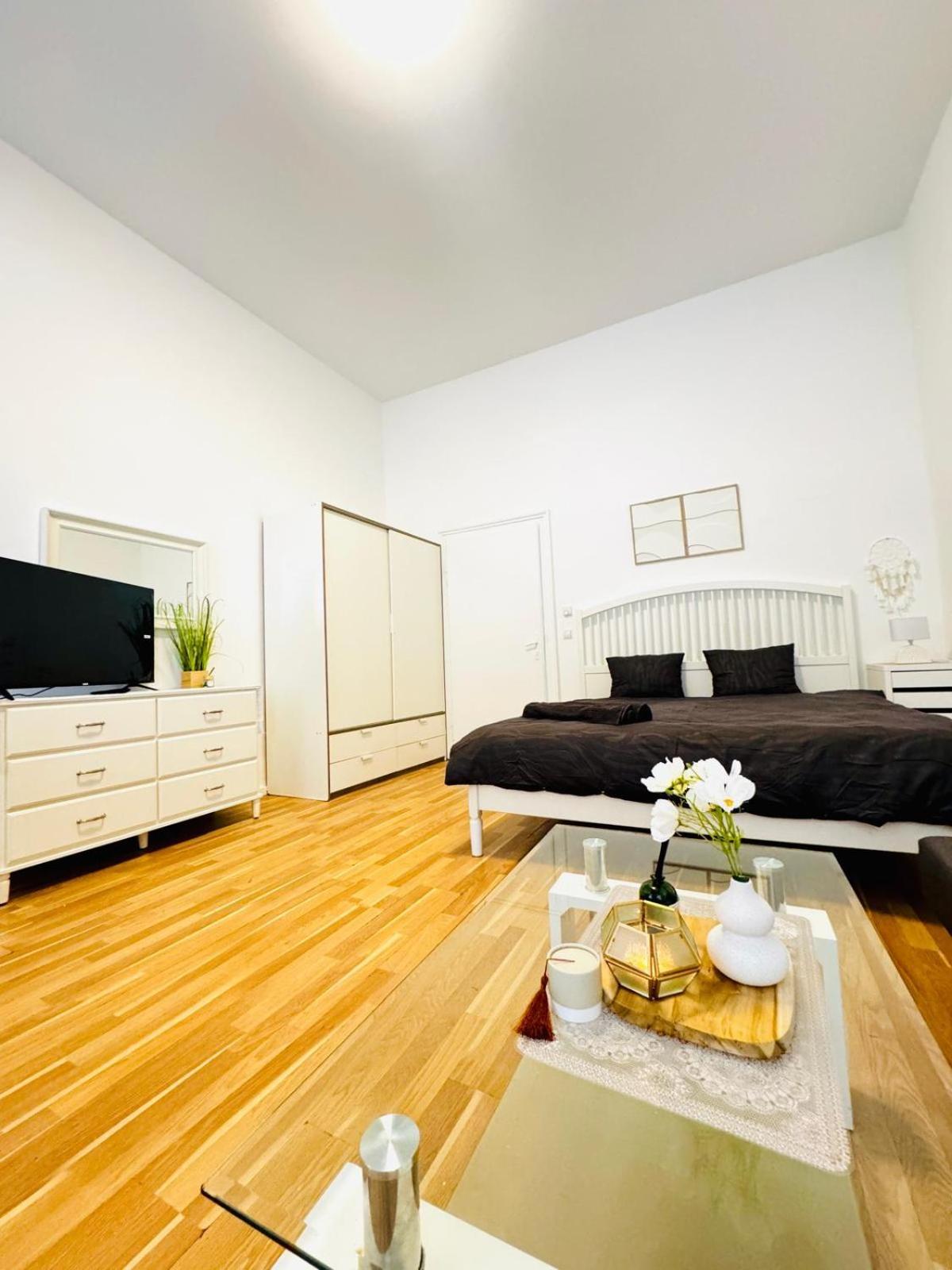 Comfortable Apt, 15 Minutes To Rathausplatz Wien
