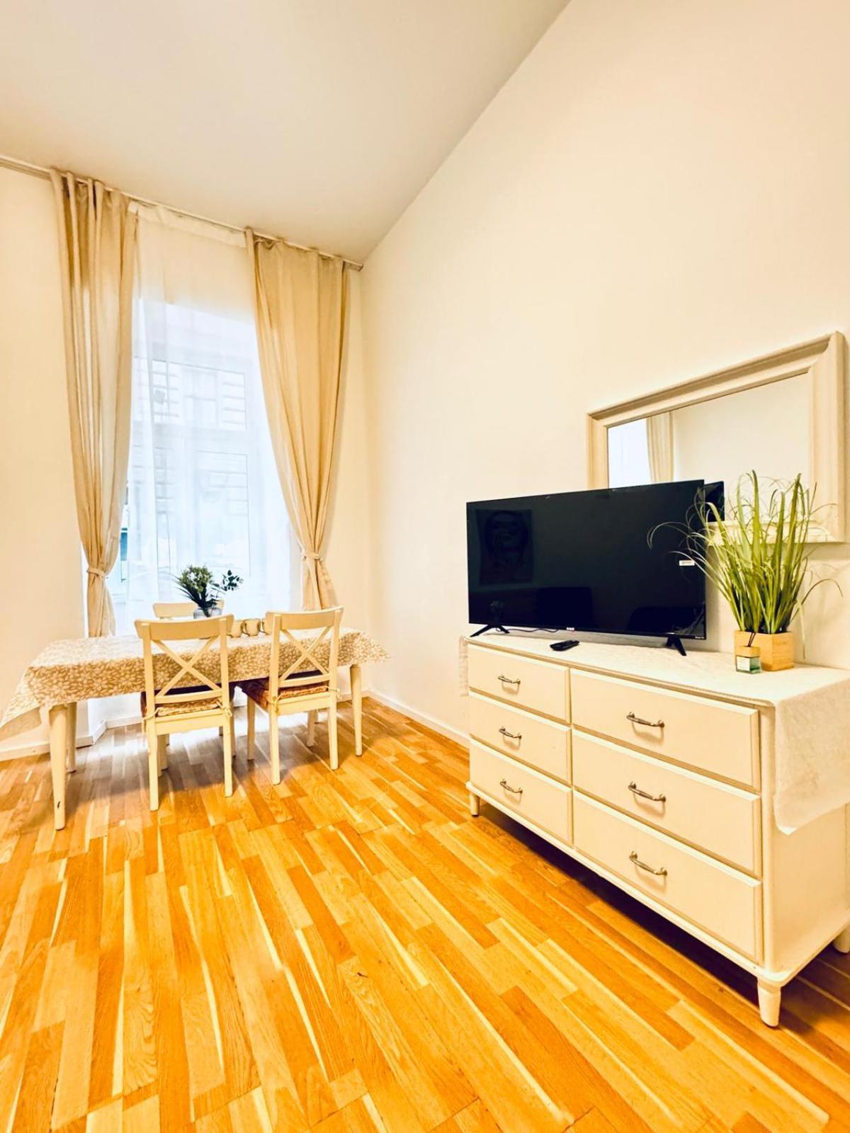 Comfortable Apt, 15 Minutes To Rathausplatz Apartment