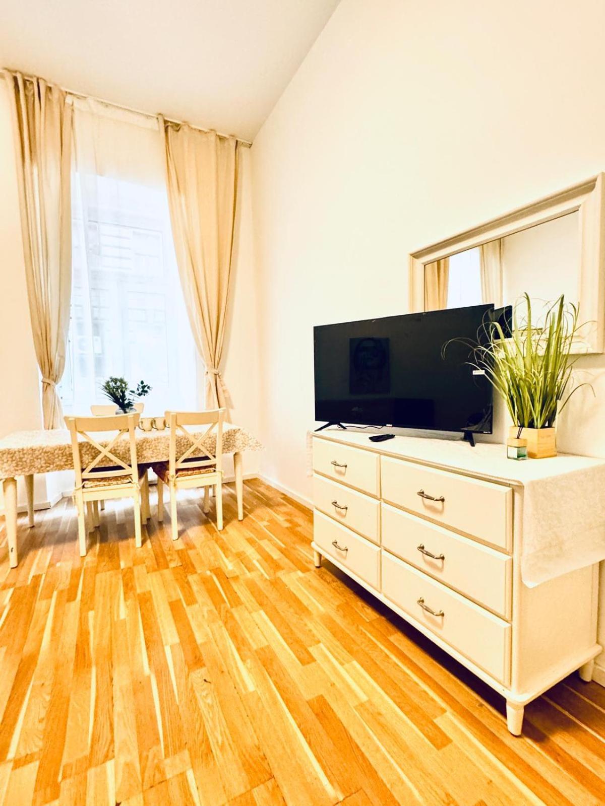 Comfortable Apt, 15 Minutes To Rathausplatz Apartment Wien