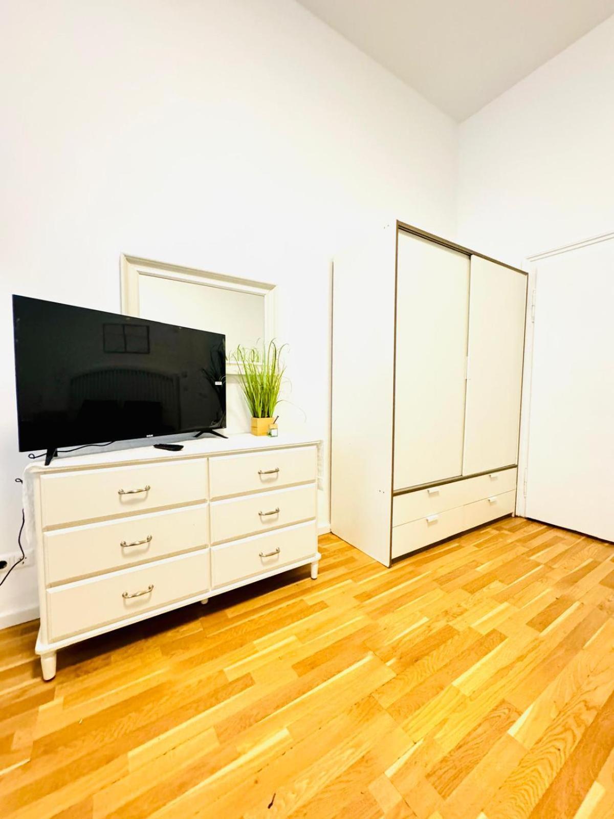 Comfortable Apt, 15 Minutes To Rathausplatz