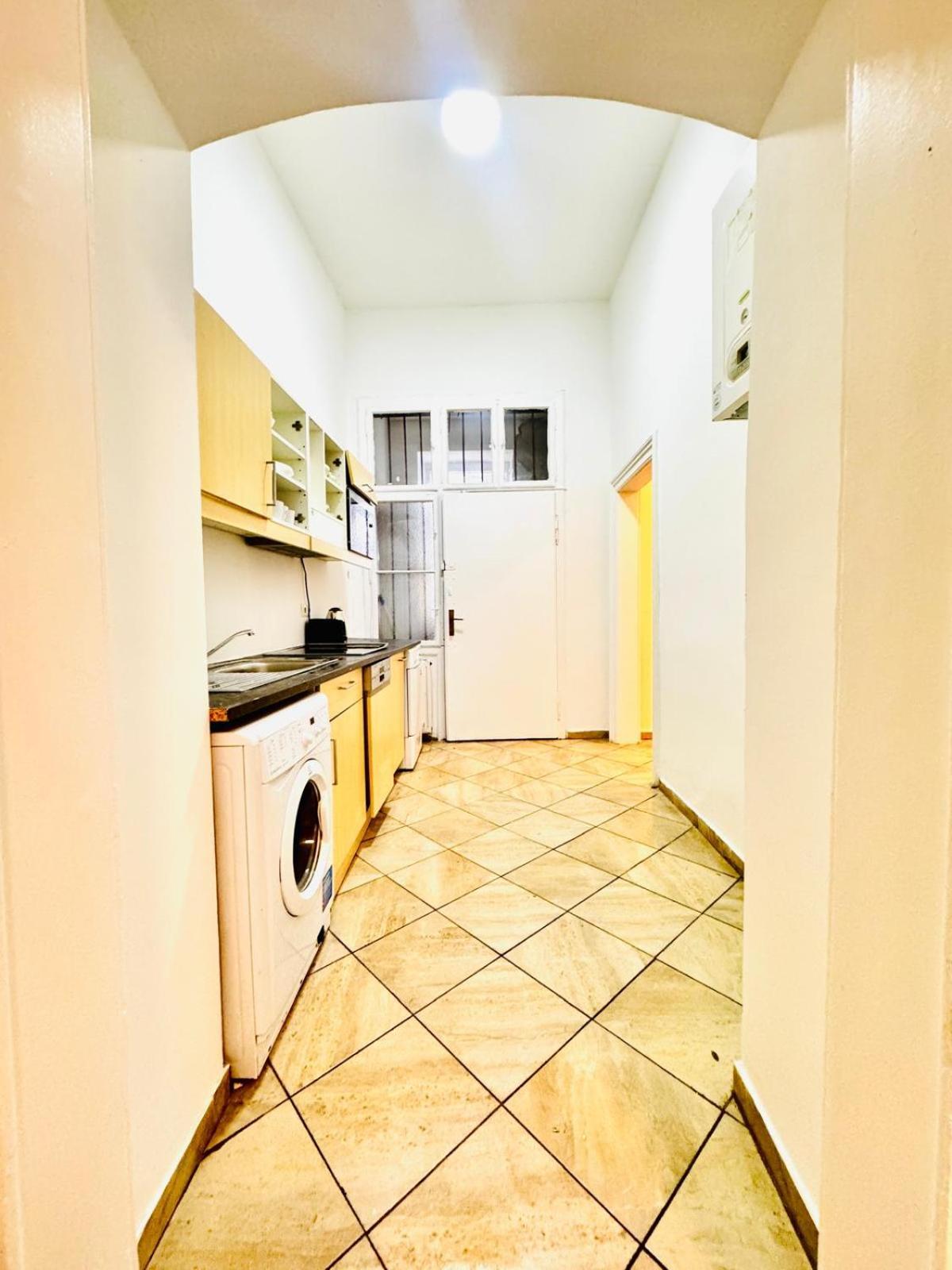 Apartment Comfortable Apt, 15 Minutes To Rathausplatz