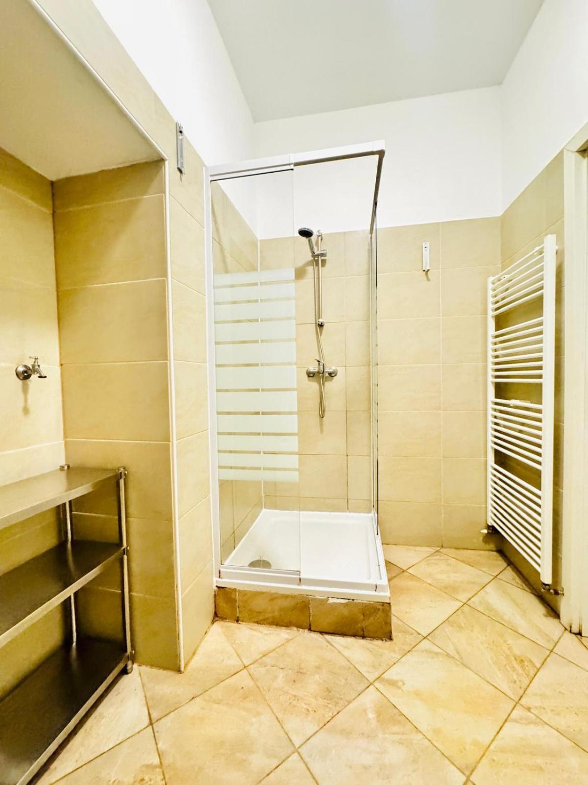 Comfortable Apt, 15 Minutes To Rathausplatz Apartment *